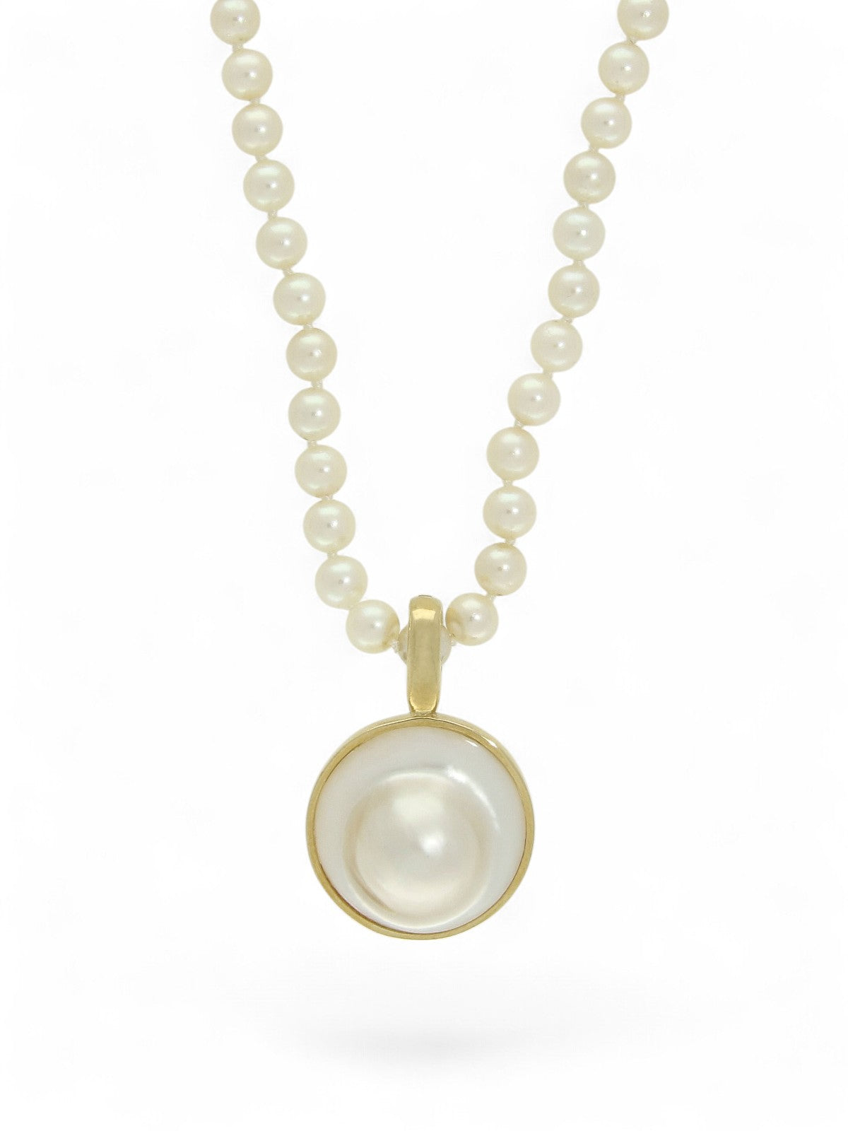 Pre Owned Pearl Single Row Necklace with Mabe Pearl Pendant in 9ct Yellow Gold