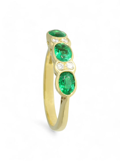0.93ct Oval Cut Emerald & 0.08ct Round Brilliant Cut Diamond Seven Stone Ring in 18ct Yellow Gold