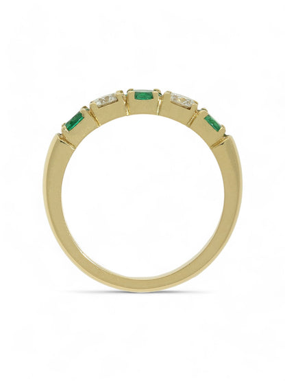 0.50ct Round Brilliant Cut Emerald & 0.35ct Round Brilliant Cut Diamond Five Stone Ring Round Brilliant Cut in 18ct Yellow Gold