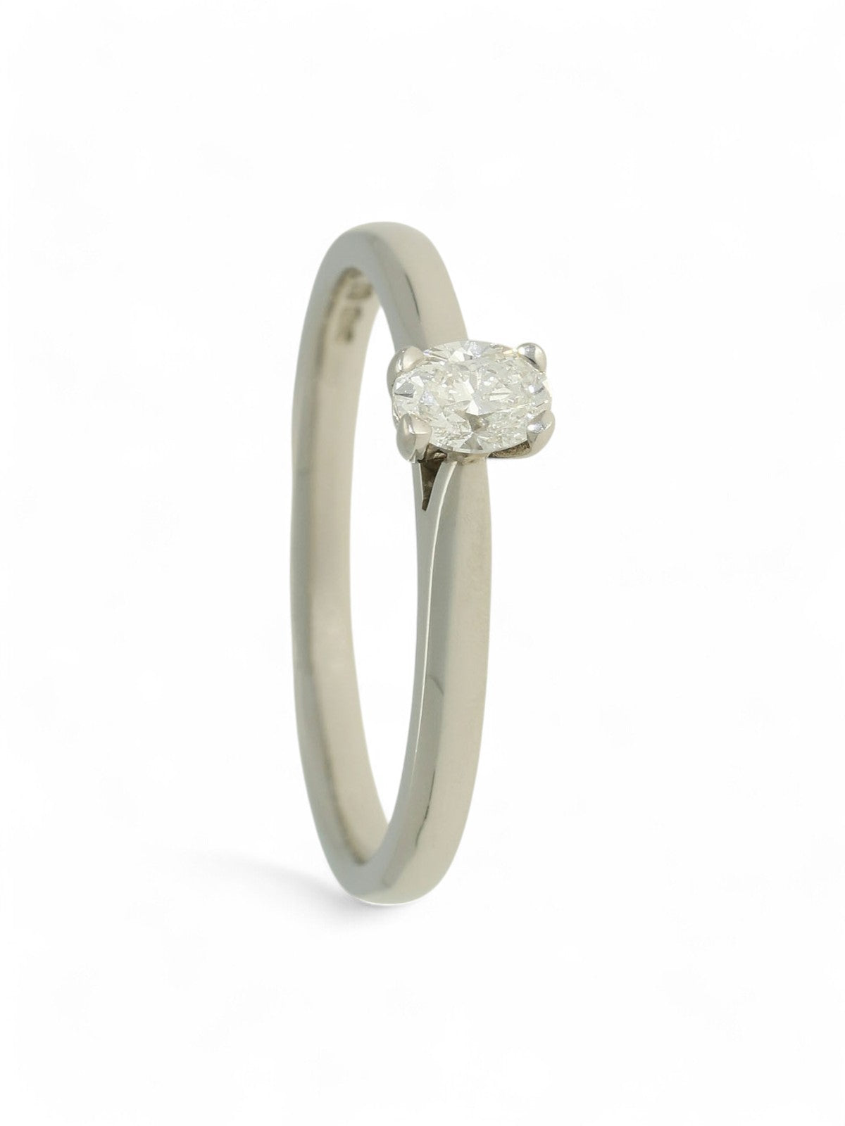 Diamond Solitaire Engagement Ring 0.25ct Oval Cut in Platinum