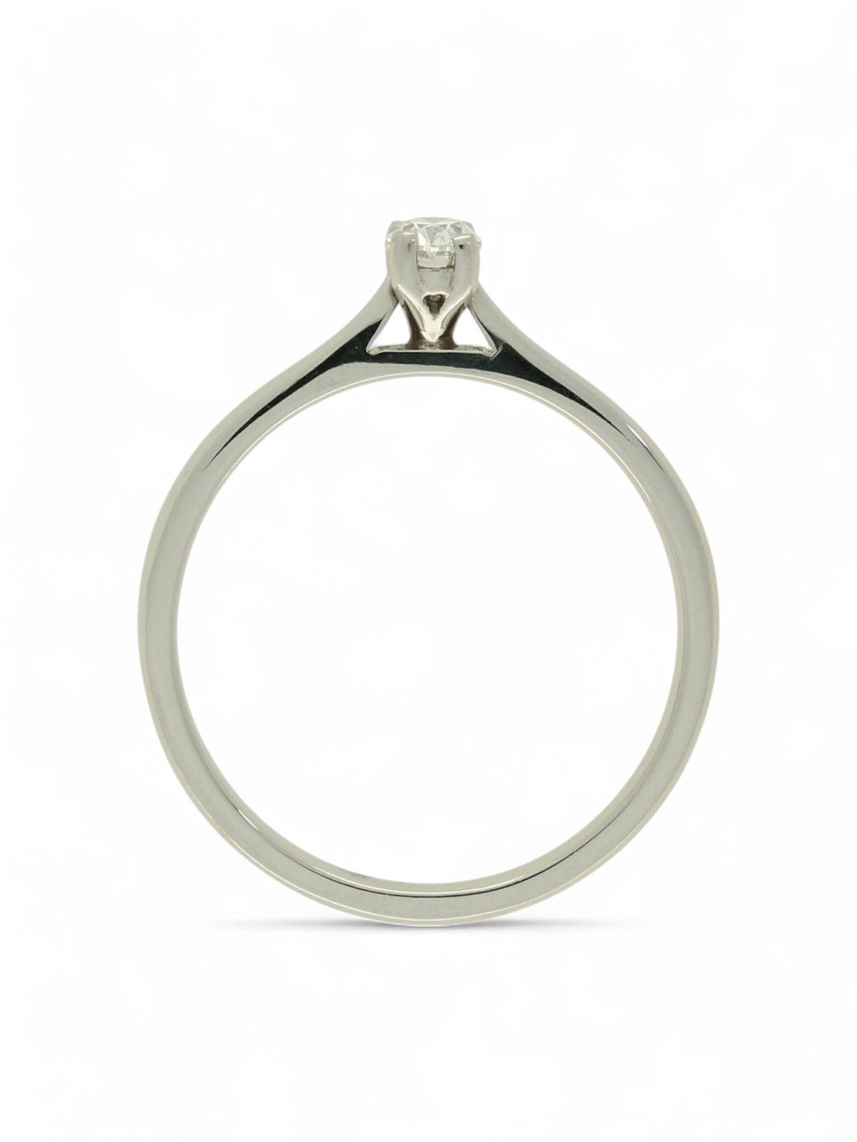 Diamond Solitaire Engagement Ring 0.25ct Oval Cut in Platinum