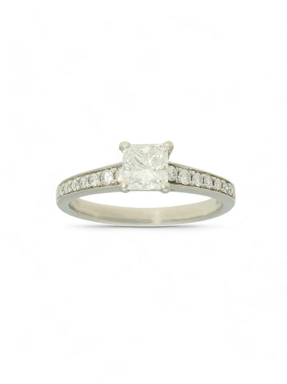 Pre Owned Diamond Solitaire Ring in Platinum with Diamond Set Shoulders