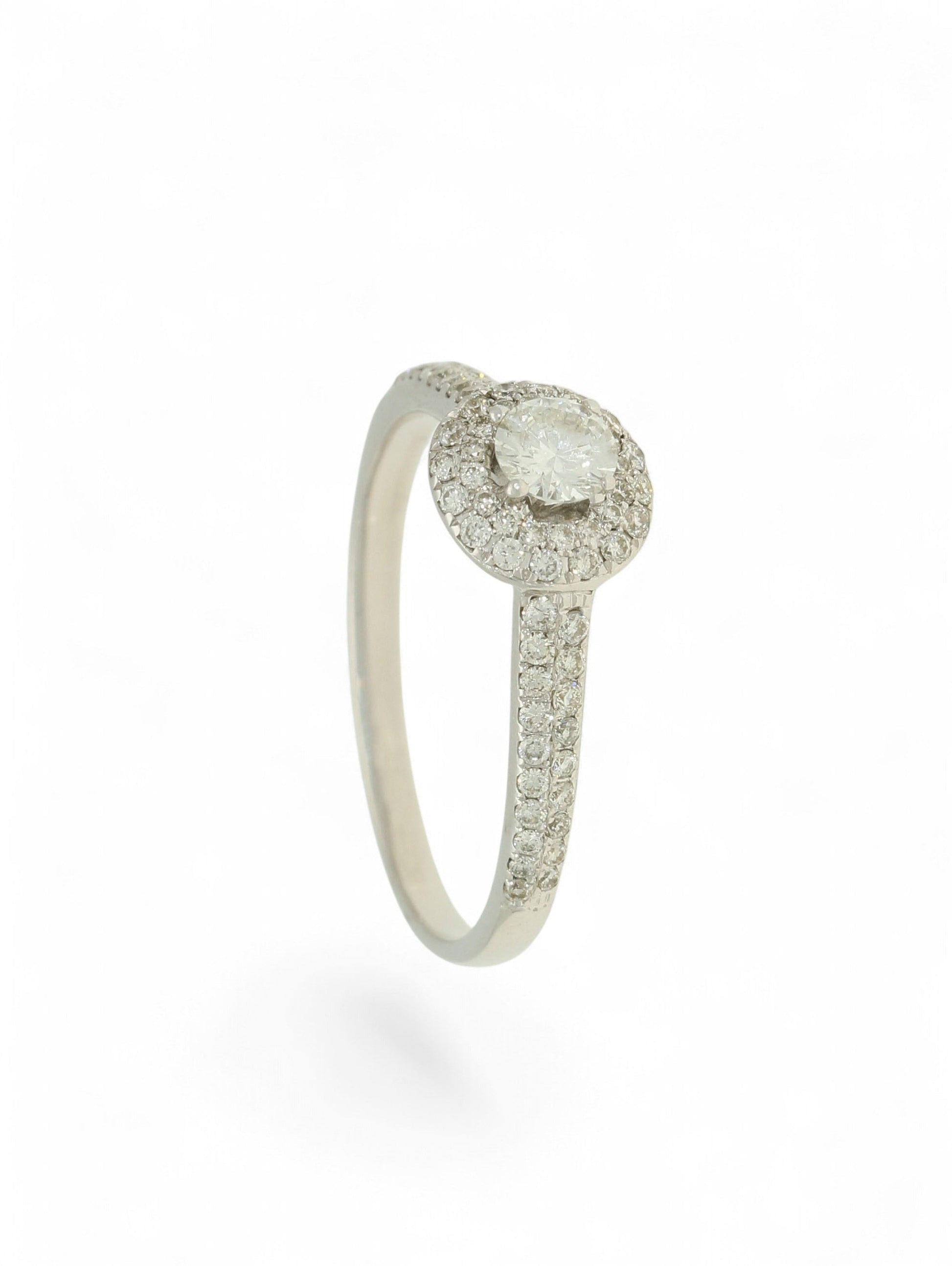 Pre-Owned 9ct white gold diamond halo ring with a 0.25ct centre stone, diamond halo, and diamond set shoulders.